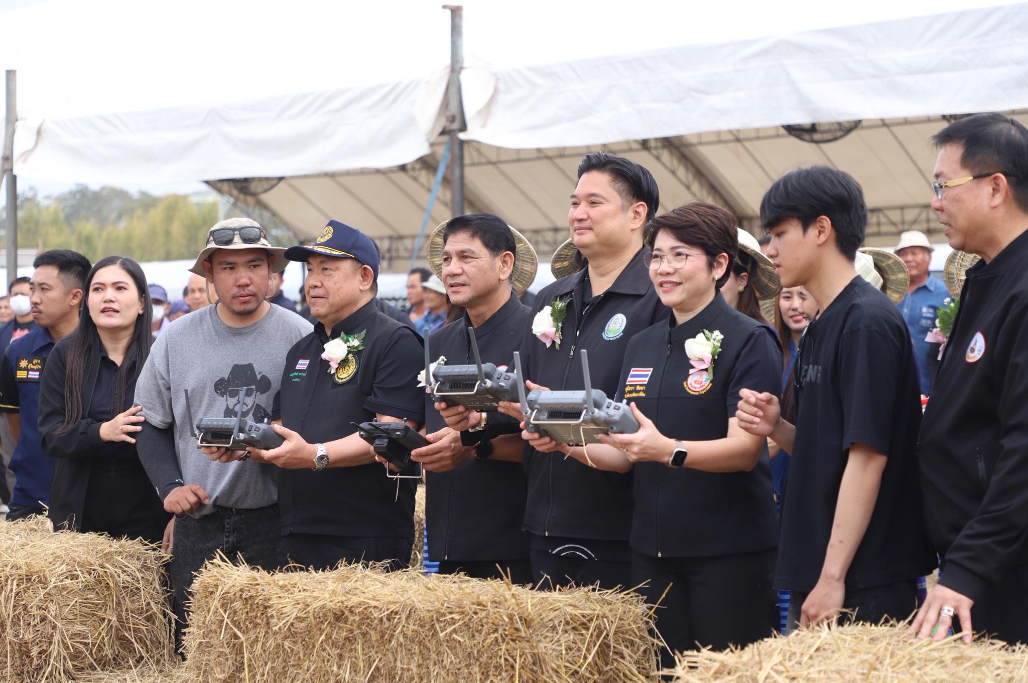 title - เลขาฯ ส.ป.ก. ร่วมงาน “ไถกลบ ตอซัง สร้างดินยั่งยืน ฟื้นสิ่งแวดล้อม”